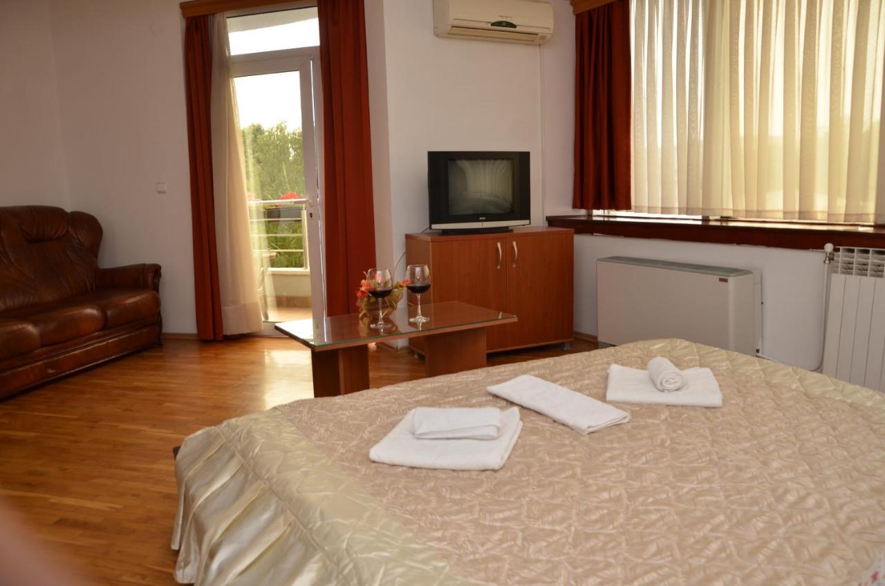 Hotel Diplomat Plus Ohrid Exterior photo